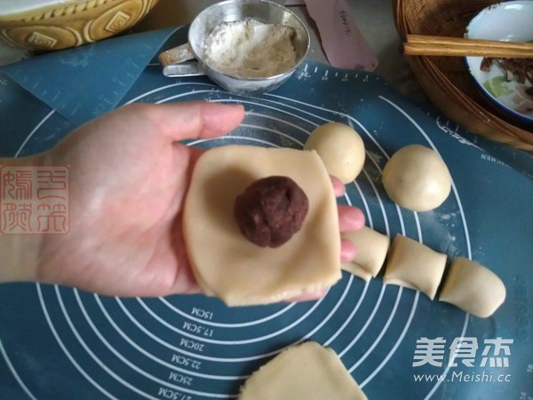 Red Bean Paste and White Crust Mooncakes recipe