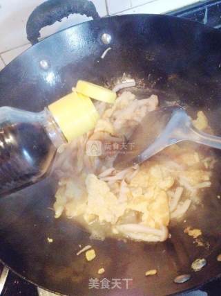 Fried Duck Eggs with Crab Mushroom recipe