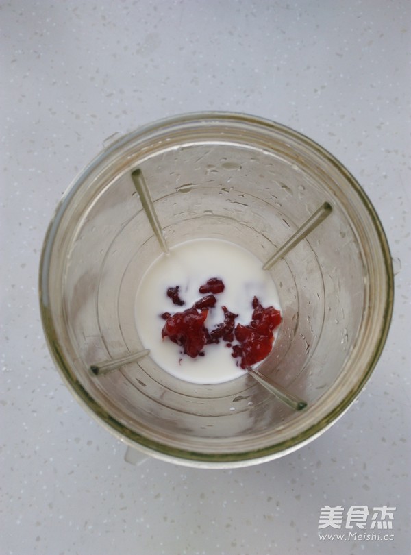 Strawberry Cheese Mousse Cup recipe