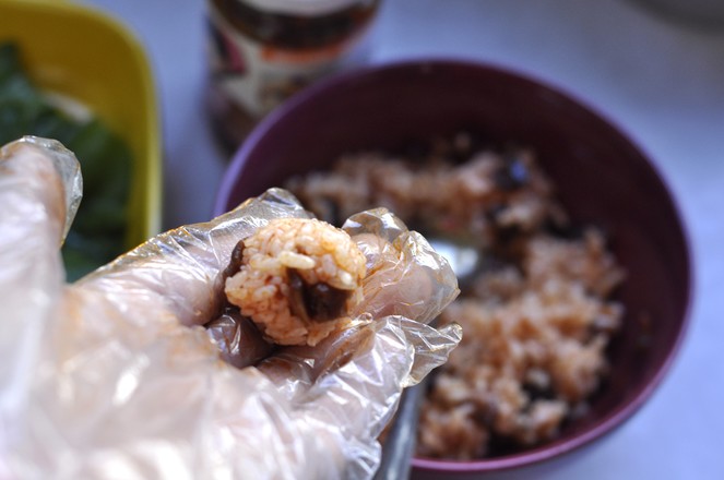 Bear Chubby Salad Bento with Mushroom Sauce recipe