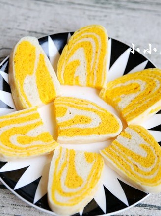 Make A Two-color Hair Cake with Pumpkin to Welcome Halloween