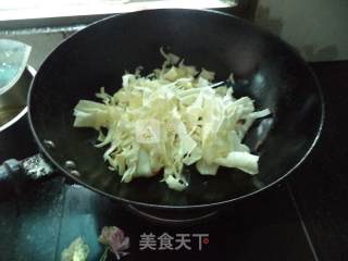 Stir-fried Noodles with Cabbage recipe