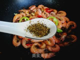 Delicious Small Stir-fry-spicy River Prawns recipe