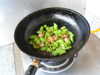 Stir-fried Fresh Scallops with Green Chili recipe