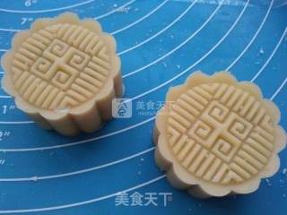 Cantonese Moon Cakes with Various Fillings recipe