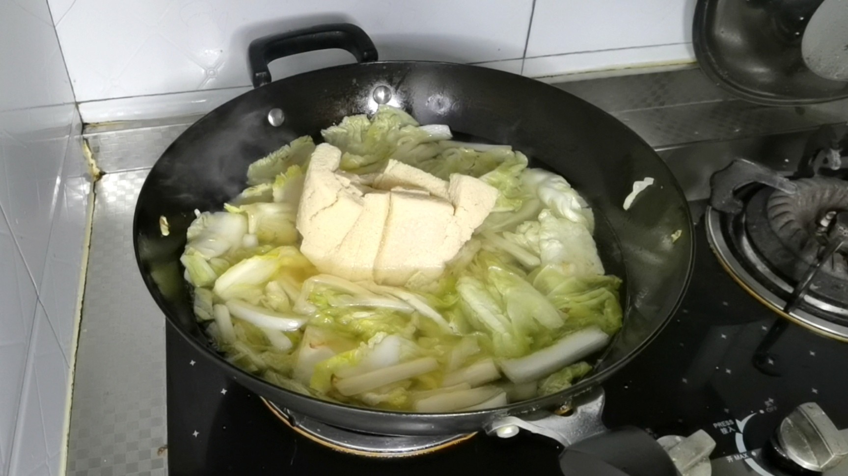 Frozen Tofu Stewed with White Cabbage in Broth recipe