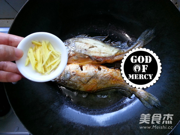 Braised Yellow Fish with Beer and Douban recipe