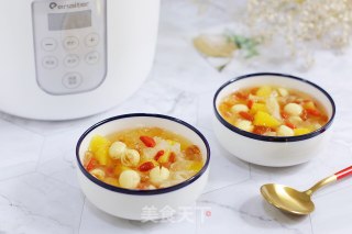 Peach Gum, Tremella and Pineapple Sweet Soup recipe