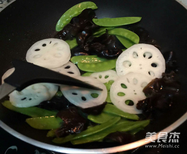 Snow Pea Lotus Root Black Fungus recipe