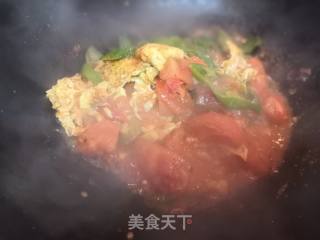 Home Cooking-scrambled Eggs with Green Peppers and Tomatoes recipe