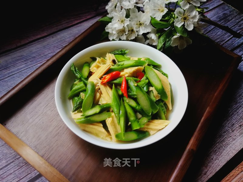 Stir-fried Yuba with Asparagus recipe
