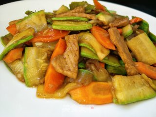 Stir-fried Carrots and Summer Gourd with Meat recipe