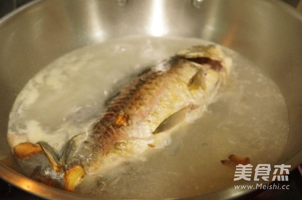 Mushroom, Tofu and Crucian Carp Soup recipe