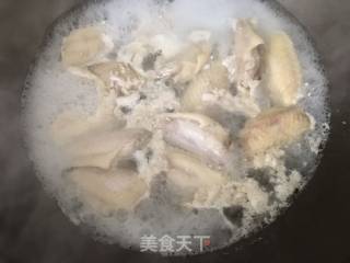 Beer-boiled Mushrooms and Potatoes Chicken Wings recipe
