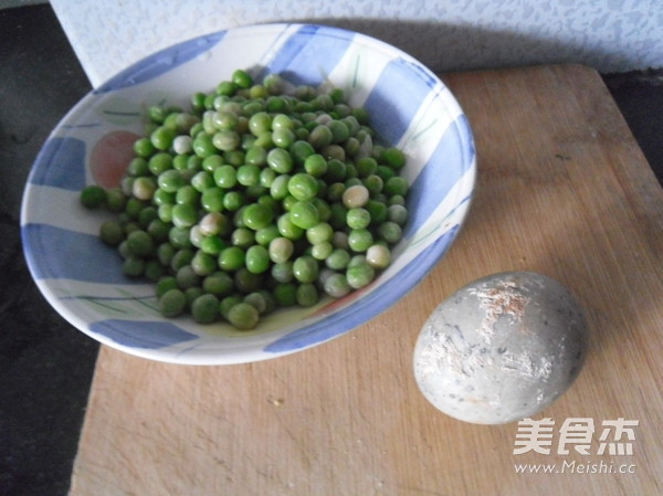 Baked Pea Cubes with Preserved Egg recipe