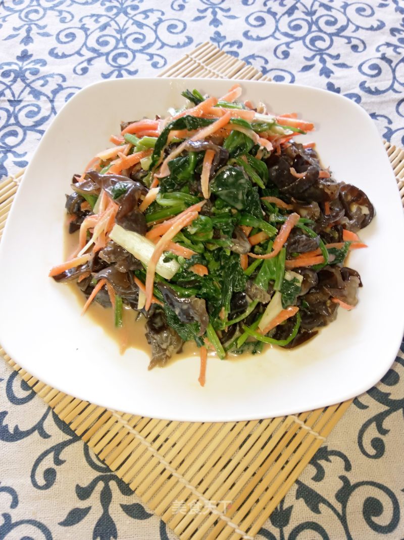 Spinach with Fungus recipe