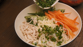 Cold Chicken Snail Noodles, A Recipe for Going to The Street to Grab The Cold Skin Business recipe
