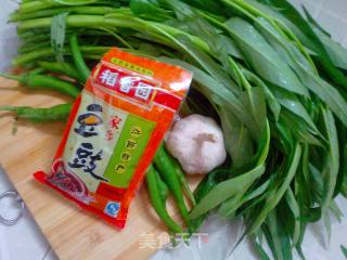 Spicy Stir-fried Water Spinach recipe