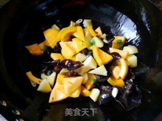 Stir-fried Fungus with Pumpkin and Potatoes recipe