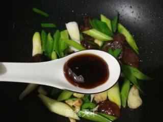 Stir-fried Sausage with Garlic recipe