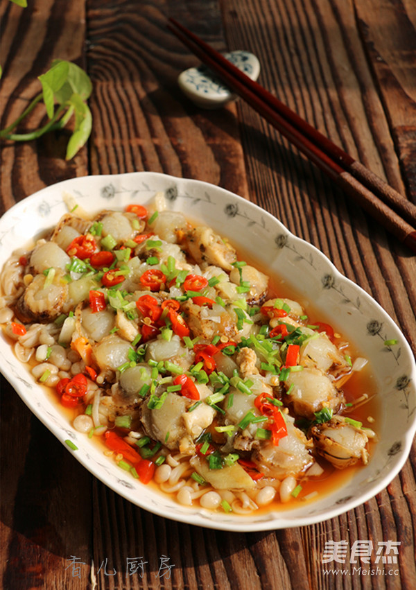 Steamed Scallop Meat with Pickled Pepper and Enoki Mushroom recipe