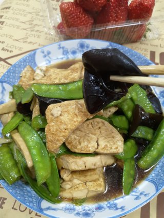 Tofu Stewed with Snow Peas recipe