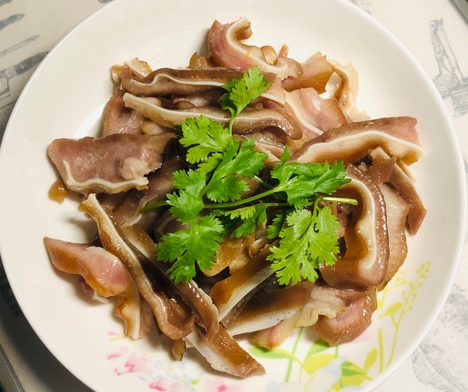 Pig Ears that are Delicious No Matter How You Eat