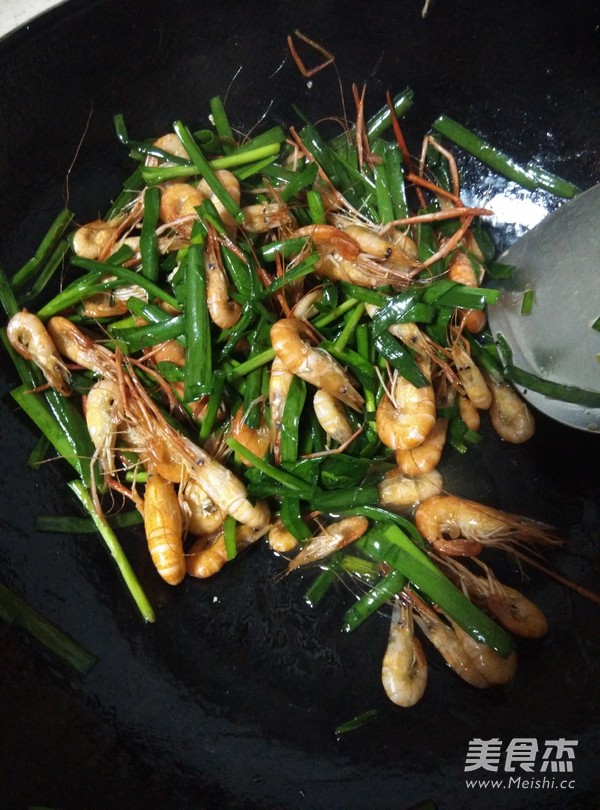 Fried Leek with Prawns recipe