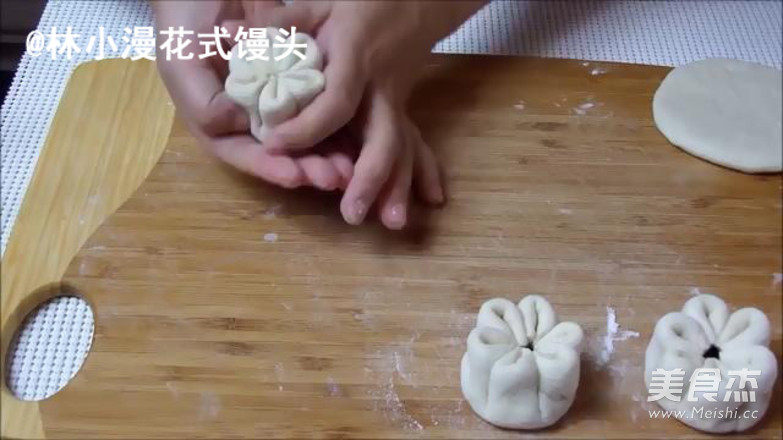 Simple Chocolate Flower Buns recipe