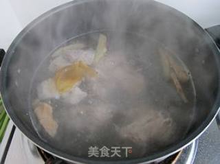 Xiaoji and Spleen-three Fresh Ribs Soup recipe