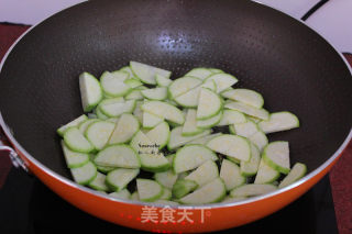 Fried Yunnan Melon with Fungus recipe