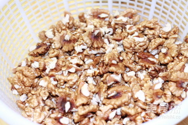 Creamy Amber Walnut recipe