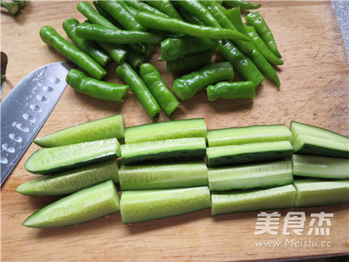 Spicy Cucumber with Refreshing Side Vegetable Sauce recipe