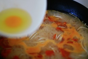 Hot Tomato and Egg Noodle Soup-classic Unlimited Love recipe