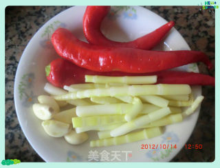 Stir-fried Red Pepper and Rice Eel recipe