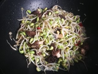 Stir-fried Soy Sprouts with Morels recipe