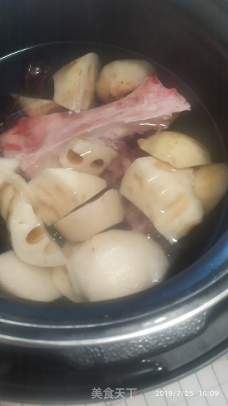 Lotus Root, Snow Pear and Water Chestnut Soup recipe