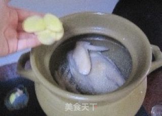 Stewed Chicken Soup with Figs and Mushrooms recipe