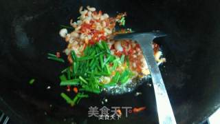 Stir-fried River Prawns with Red Pepper and Chives recipe