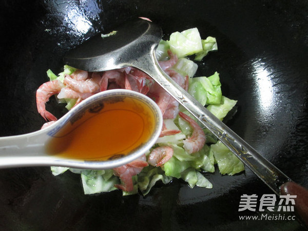 Stir-fried Sea Prawns with Cabbage recipe