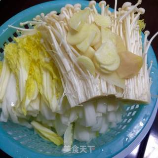 Chinese Cabbage Mixed with Enoki Mushrooms recipe