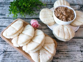 Lotus Leaf Cake with Meat recipe