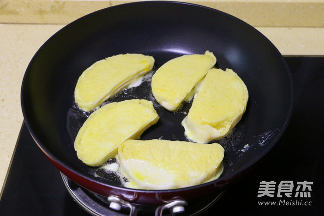 Egg Fried Steamed Bun Slices recipe