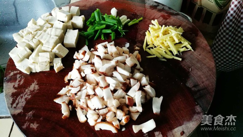 Shiitake Mushroom and Tofu Stuffed Grass Carp recipe