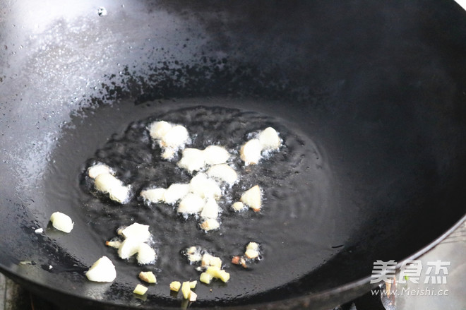 Sauce Stir-fried Water Chestnuts recipe