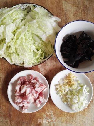 Stir-fried Pork Belly with Cabbage and Black Fungus recipe