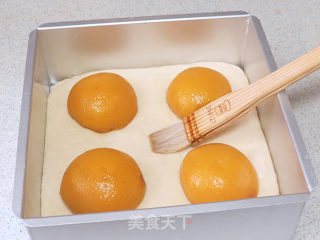 Crispy Outside and Soft Fruity Fragrance Inside. 【yellow Peach Crispy Bread】 recipe