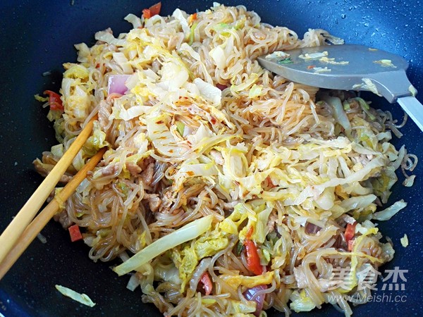 Fried Rice Noodles with Sauerkraut recipe