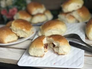 Pork Floss Bread with Bayberry Sauce recipe