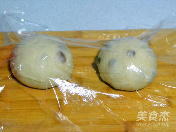 Dried Fruit Soft European Buns for The First Try recipe